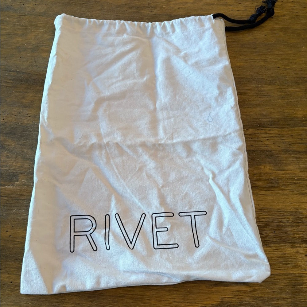 Rivet White Drawstring Drawstring Or Dust Bag - image 1